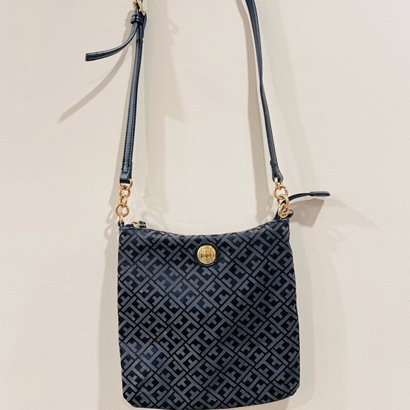 🔥Tommy Hilfiger Crossbody Bag🔥 - Picture 1 of 7